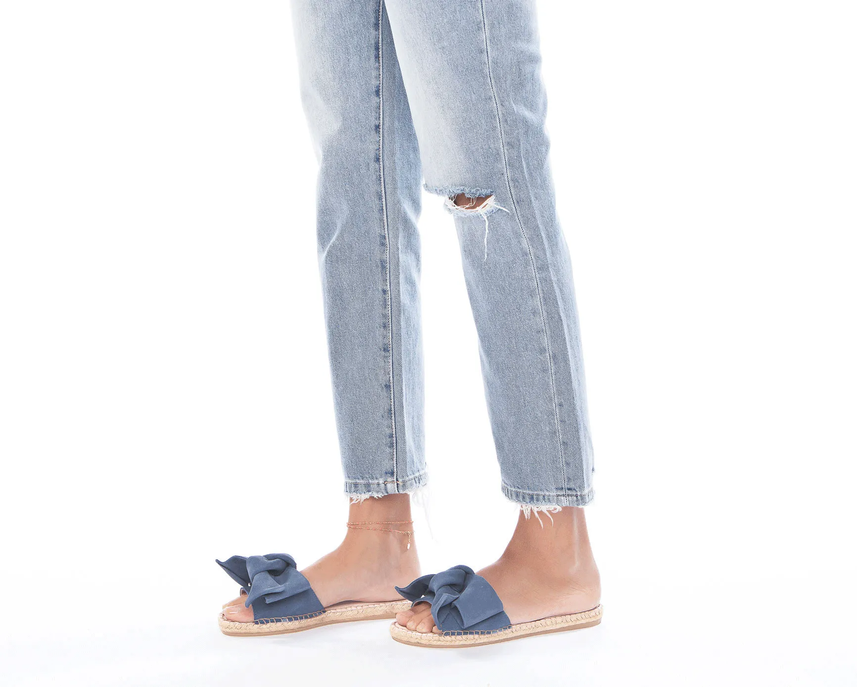 - Premium selection Sturdy Hamptons with Bow Sandals Flat - Jeans