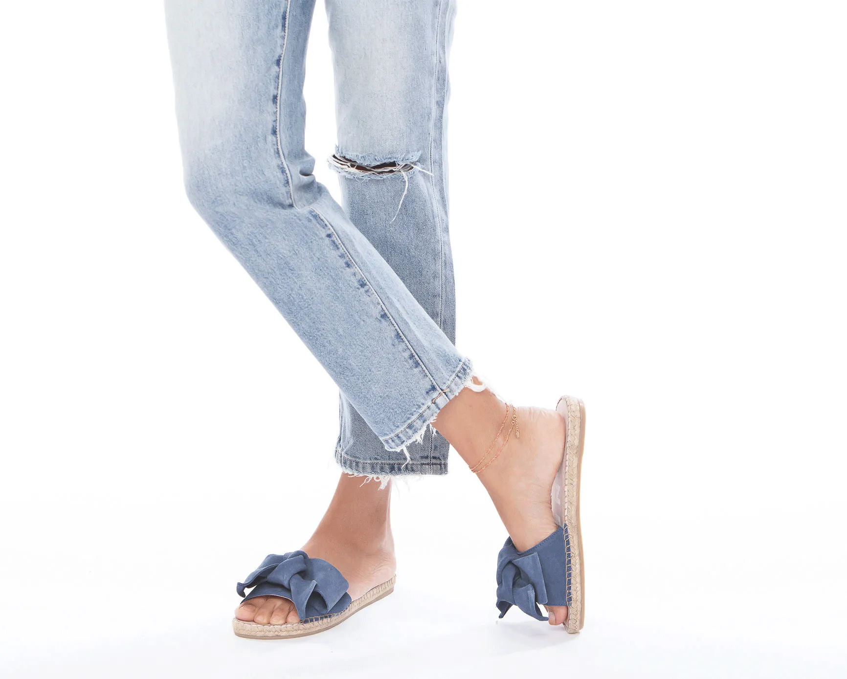 - Premium selection Sturdy Hamptons with Bow Sandals Flat - Jeans