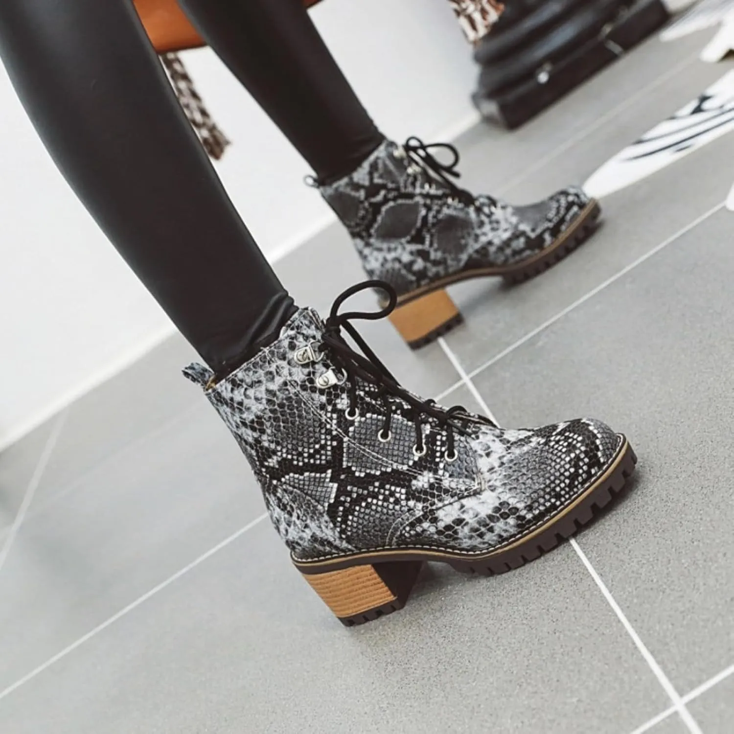 Aflngle Women's Snakeskin Printed Lace Up Chunky Heel Flat Ankle Boots Fashion Round Closed Toe Low Heel Block Short Boots Comfortable Slip on Gothic Chelsea Booties