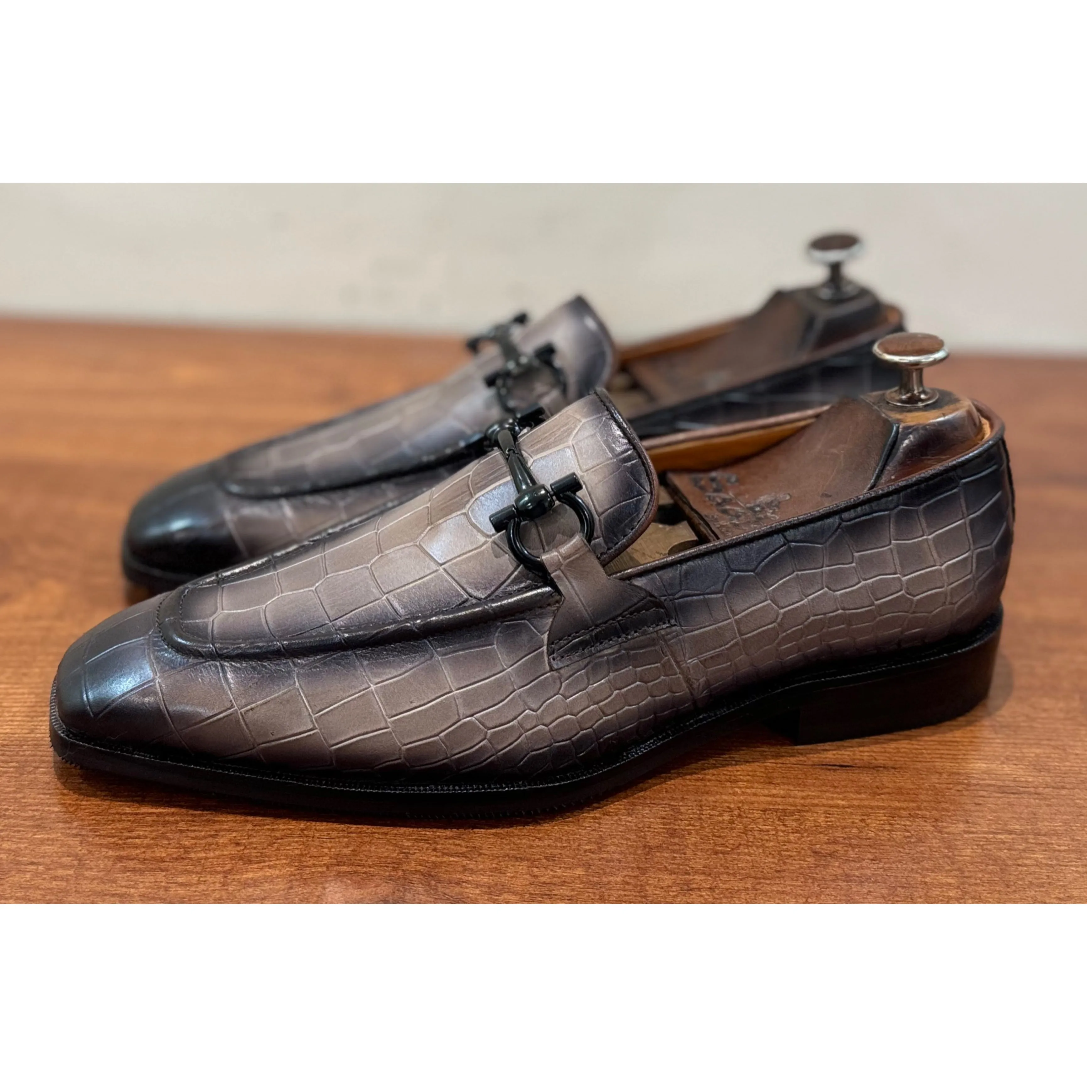 Grey Croco Loafers With Buckel