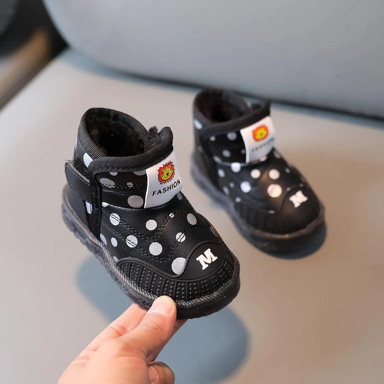 Kids Boys Girls Breathable LED Light Up Flashing Sneakers for Children Toddler Baby Light Up Sport Crib Shoes
