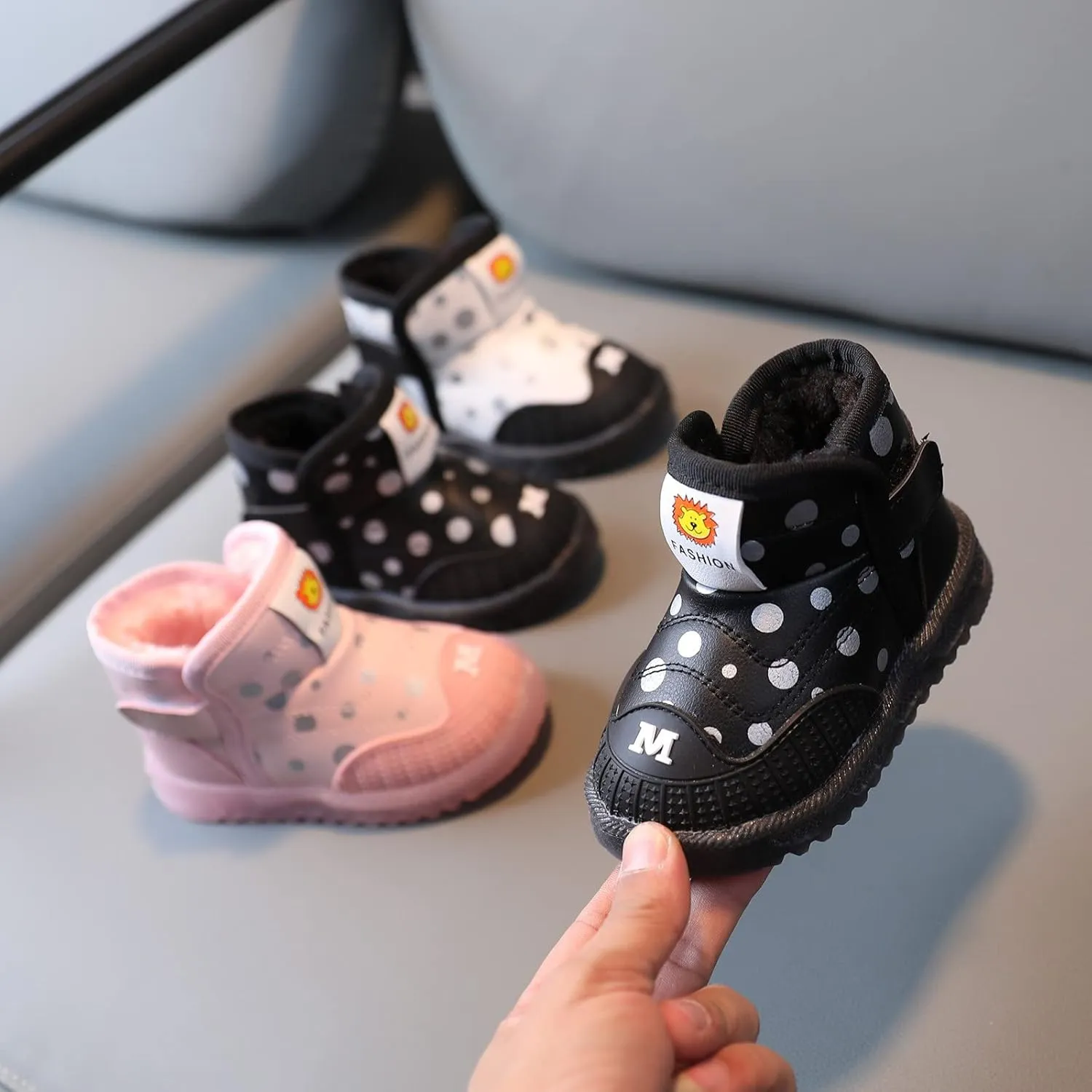 Kids Boys Girls Breathable LED Light Up Flashing Sneakers for Children Toddler Baby Light Up Sport Crib Shoes