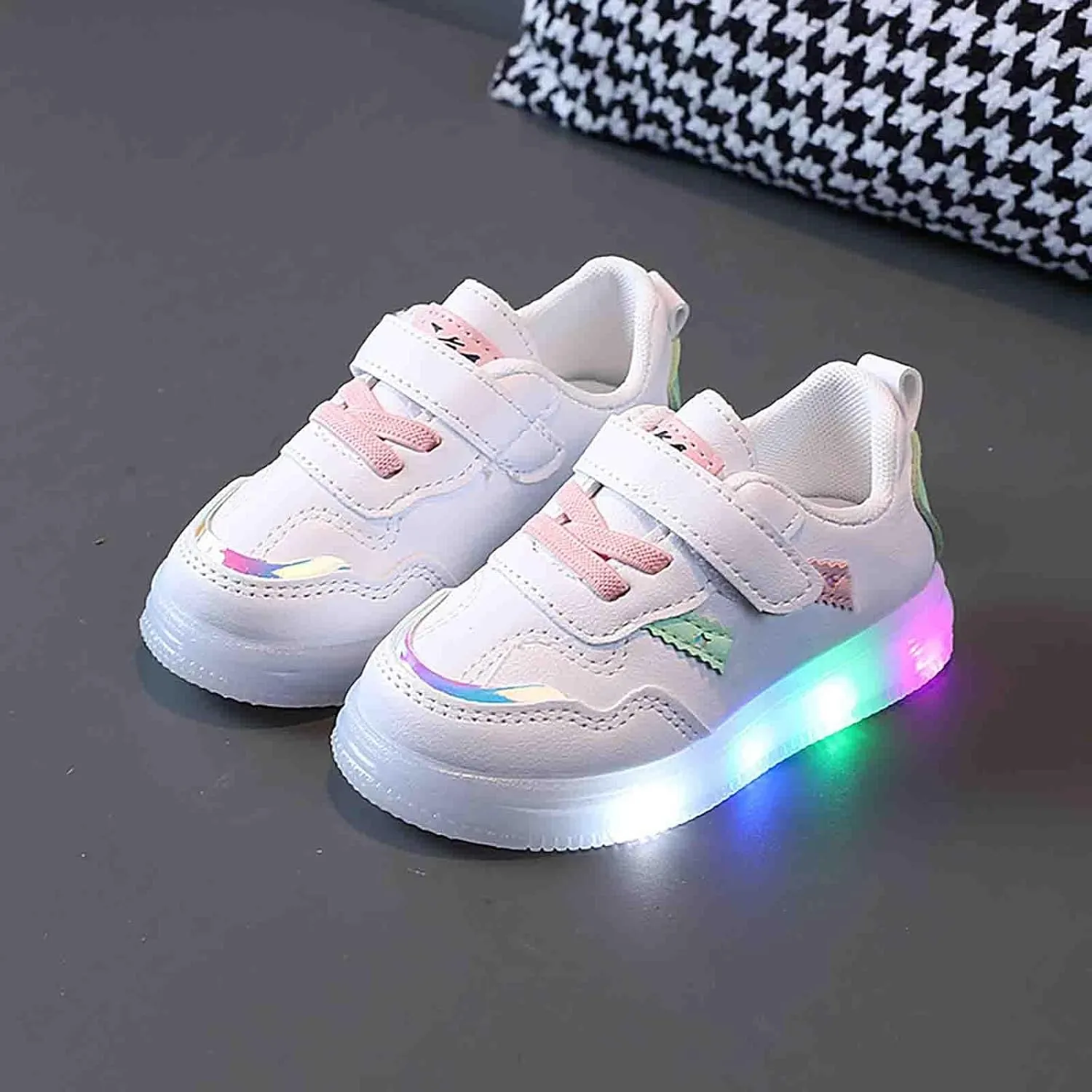 Kids Light Up Shoes Baby Toddler Flash Sneakers with Luminous Sole for Boys Girls Best Gift for Birthday Christmas Day