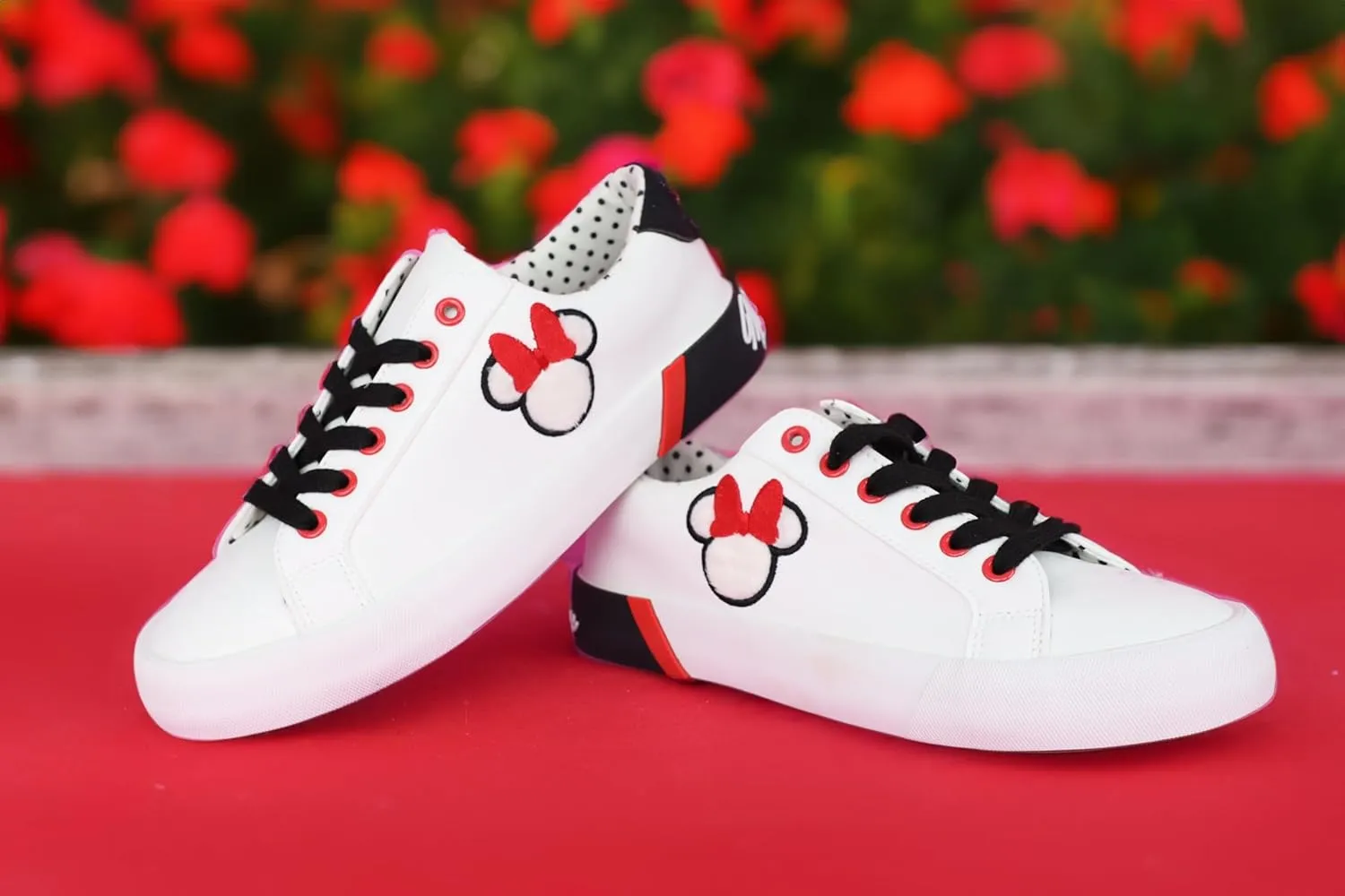 Minnie Mouse Womens Sneakers Low Court Lace Up