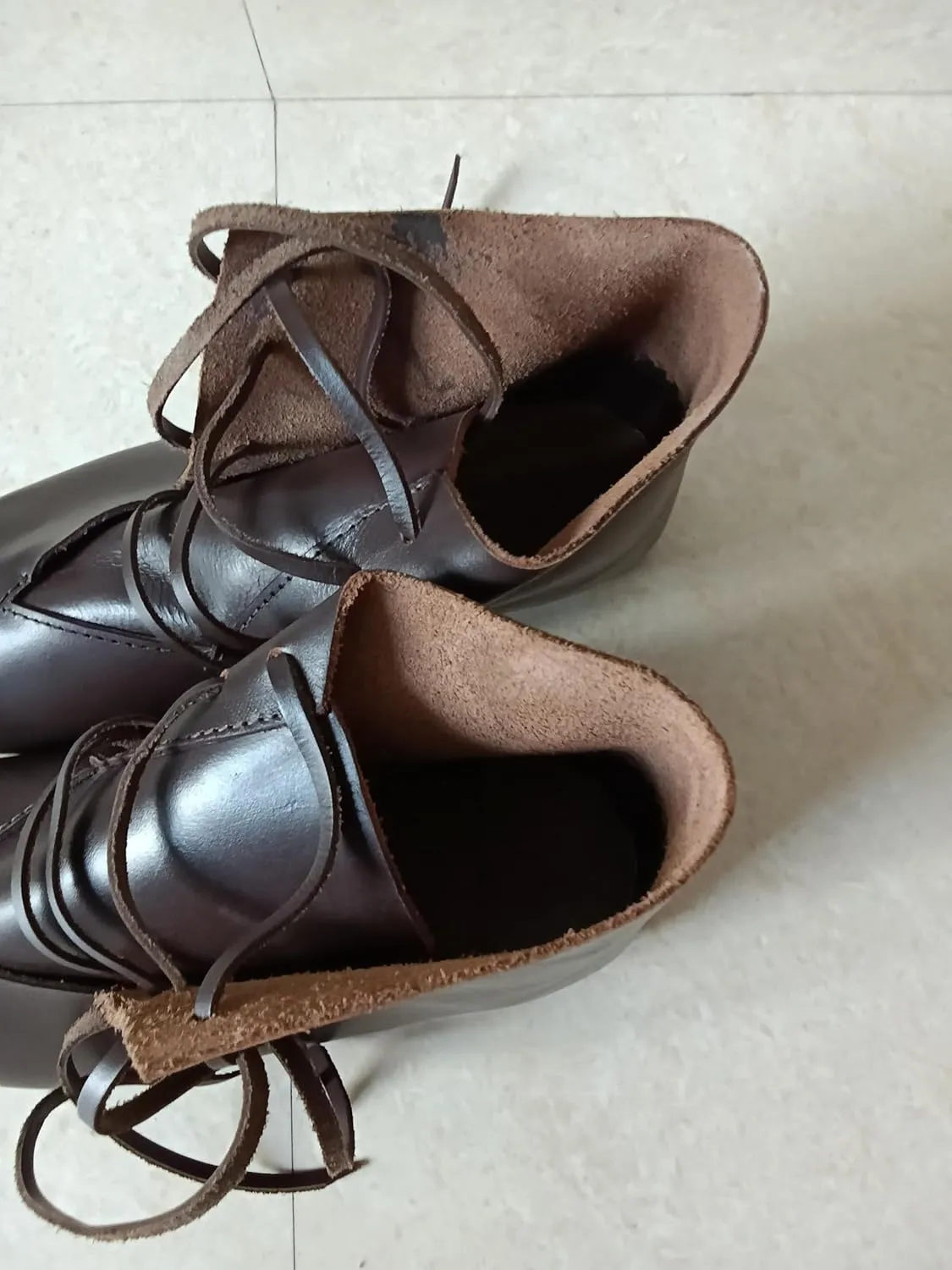 Replica Armoury - Medieval Leather Shoes for Adults – Handcrafted Renaissance & Viking Style Footwear for LARP, Cosplay, Reenactments, and Costumes – Brown Ankle Boots. (US 4)