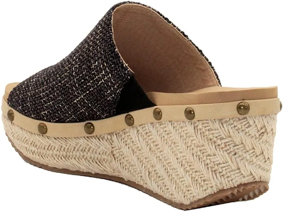 VOLATILE Womens Ravine Metallic Studded Casual Sandals Casual Mid Heel 2-3" - Gold