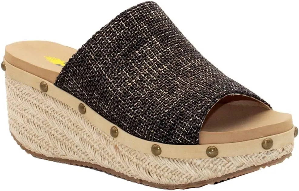 VOLATILE Womens Ravine Metallic Studded Casual Sandals Casual Mid Heel 2-3" - Gold